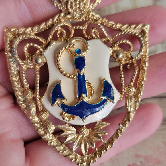 Brooch Women Vintage Anchor Pin Navy Enamel Nautical Gold Tone Lapel Brooch - Picture 3 of 10